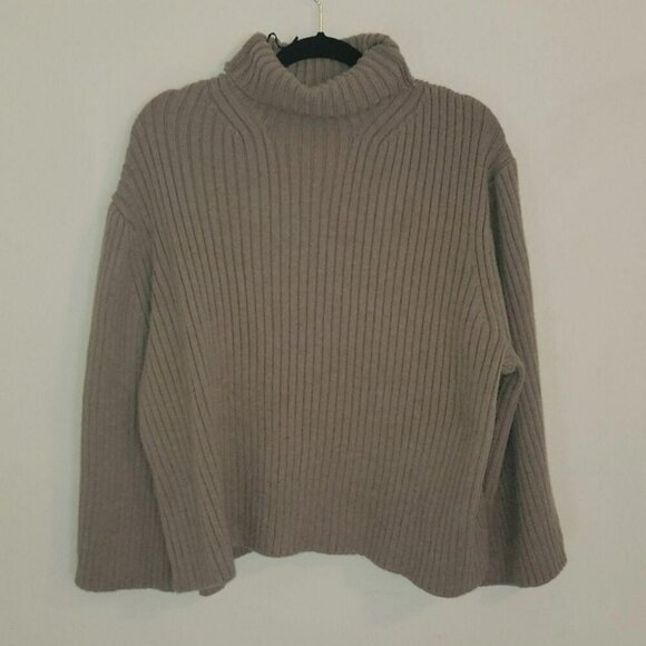 H&M Turtleneck Tan Oversized Sweater Size Medium - Picture 1 of 5